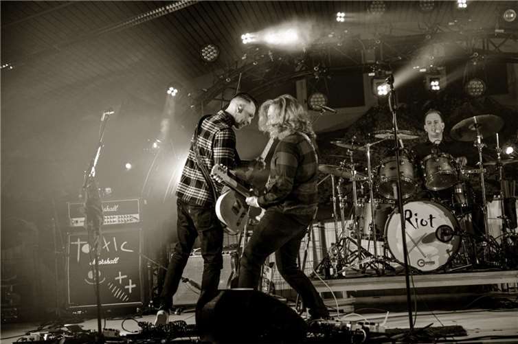 Strange Wars zelebrieren mit ihrer neuen Single „Back On Stage“ die Musik und das Verlangen der Menschen nach einer ordentlichen Portion Rock!  Foto: Strange Wars