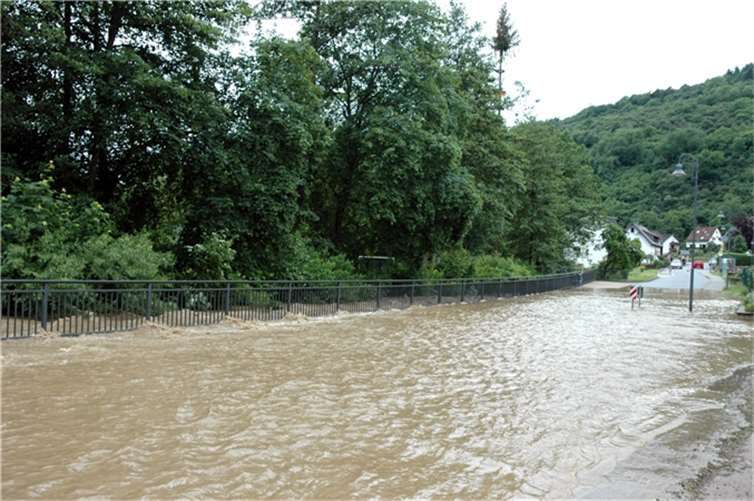 Straße in Kesseling unter Wasser