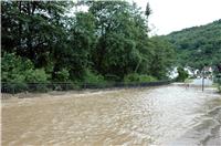 Straße in Kesseling unter Wasser