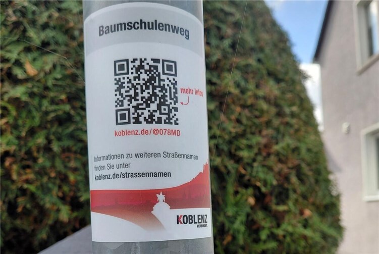Straßenhistorie auf Knopfdruck: die QR-Codes in Koblenzer Vororten. Foto: Anna Maria Plato