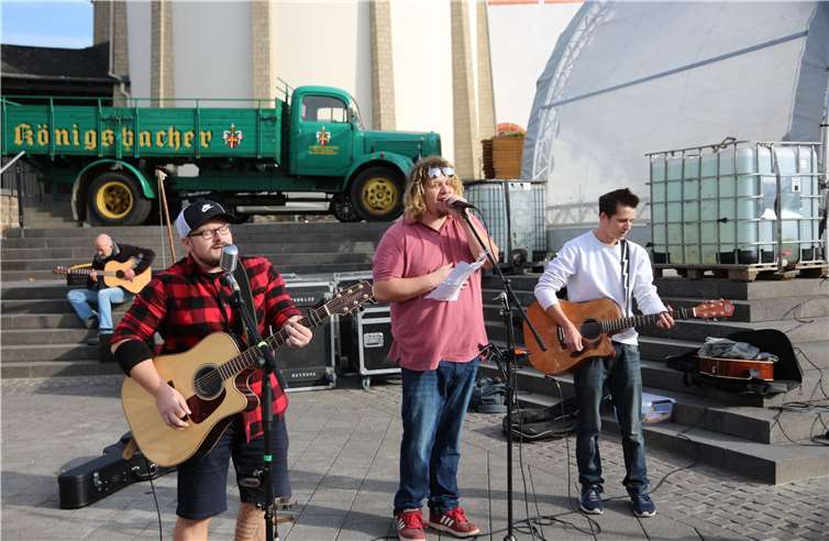 Straßenmusiker im Wettstreit.