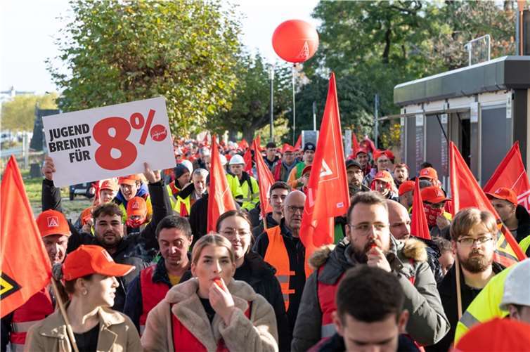 Streikende in Andernach.  Foto: Max Gerlach