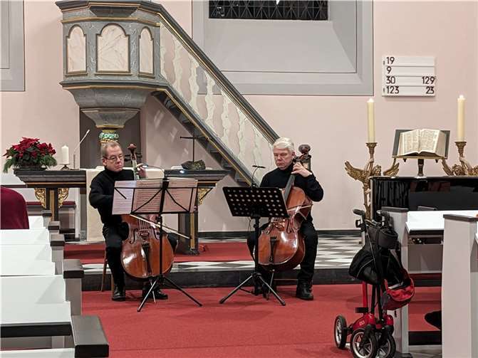 „Stringing Pastors“: Wilfried Neusel (l.) und Michael Schankweiler. Foto: KS
