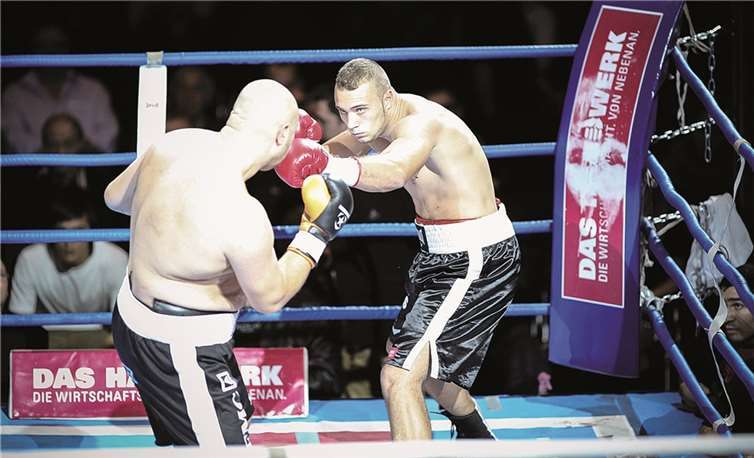 Stuckateurgeselle und Box-Weltmeister Dennis Ronert wird auch im Kampf in Bassenheim wieder hoch konzentriert auftreten. P!ELmedia