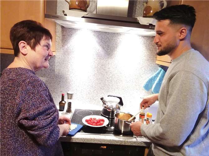 Student Nabil Haidary (24) und Rosemarie Kraushaar (63). Quelle: Studierendenwerk Koblenz