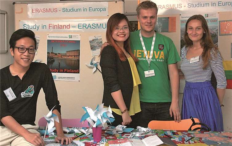 Studenten der Partnerhochschulen weckten am „International Day“ das Fernweh.privat