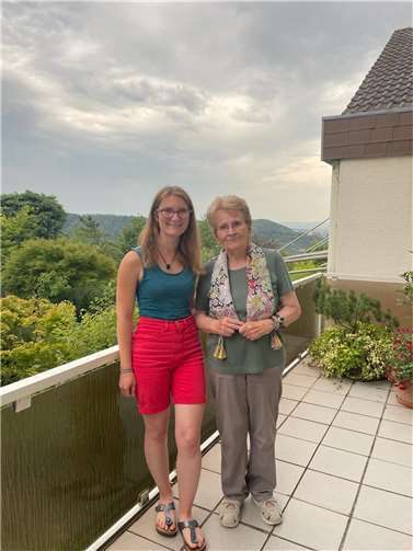 Studentin Hannah Korb mit Christa Hau. Foto: privat