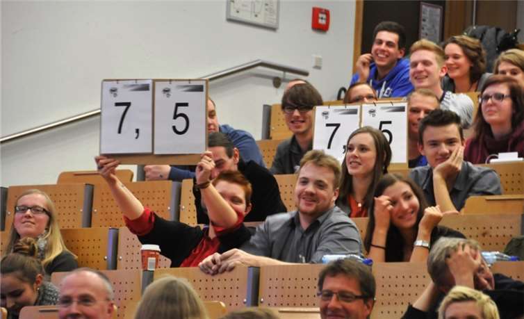 Studentisches Publikum beim 13. RheinHexenSlam.privat