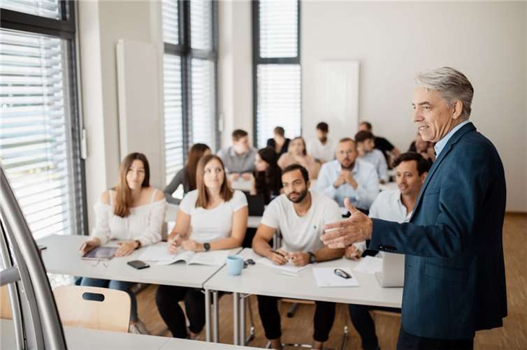 Studieninteressierte können sich in der Bewerbungsphase zum Wintersemester 24/25 ausführlich informieren. Foto: Hochschule Koblenz/Dennis Penner
