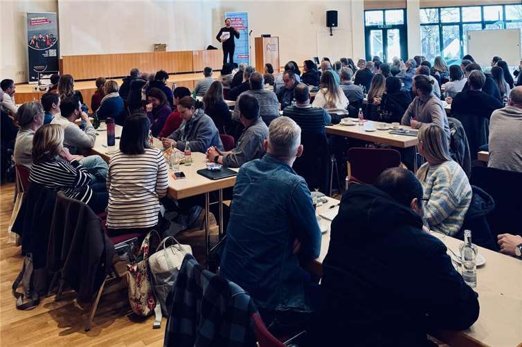 Studientag für die Lehrer der Berufsbildenen Schule Mayen im Bundesbildungszentrum des Deutschen Dachdeckerhandwerks.  Foto: Michael Wilhelmi