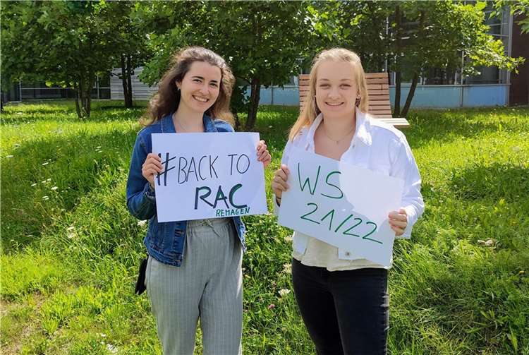 Studierende Natalia Obikhod und Saskia Münch am RheinAhrCampus in emagen.Foto: Sarah Krajewski