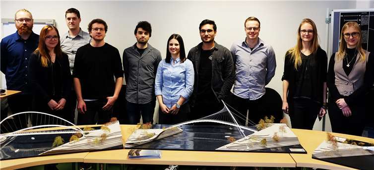 Studierende der Hochschule Koblenz beeindruckten mit ihren Ideen für die Gestaltung einer Brücke im Yachthafen.Foto: Stadt Neuwied