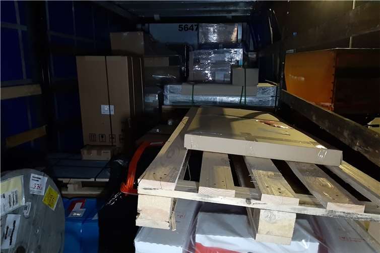 Stückgut ohne Ladungssicherung. Foto: Verkehrsdirektion Koblenz