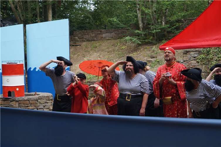 Stürmische Abenteuer erleben Jim und seine Freunde gemeinsam mit den Piraten der wilden 13.