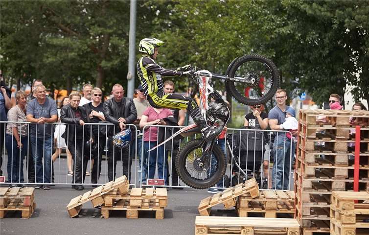 Stunts und Trial-Vorführungen bekamen die Besucher des ADAC Biker Days geboten.privat