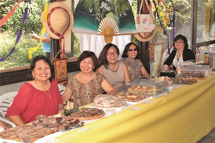 Süßes Gebäck nach philippinischem Rezept konnte man an diesem Stand probieren und genießen.