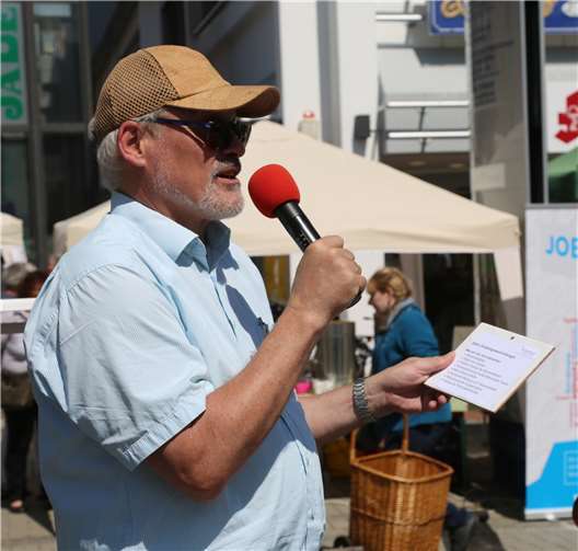 Superintendent Mathias Mölleken führte durch das Programm.