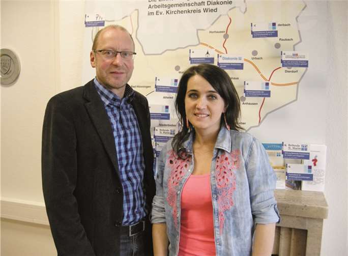 Superintendent Wolfgang Eickhoff und Flüchtlingsberaterin Violetta Borczon. privat