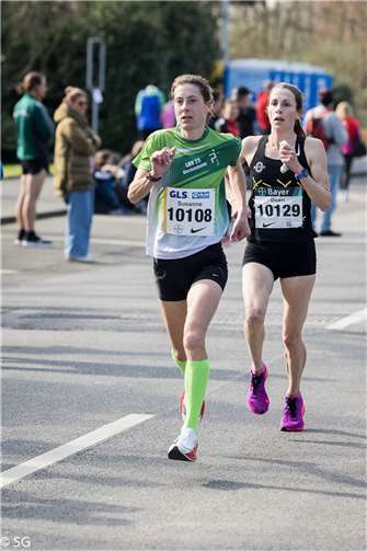 Susanne Hahn wird über 10 Kilometer deutsche Meisterin in der Altersklasse W45.