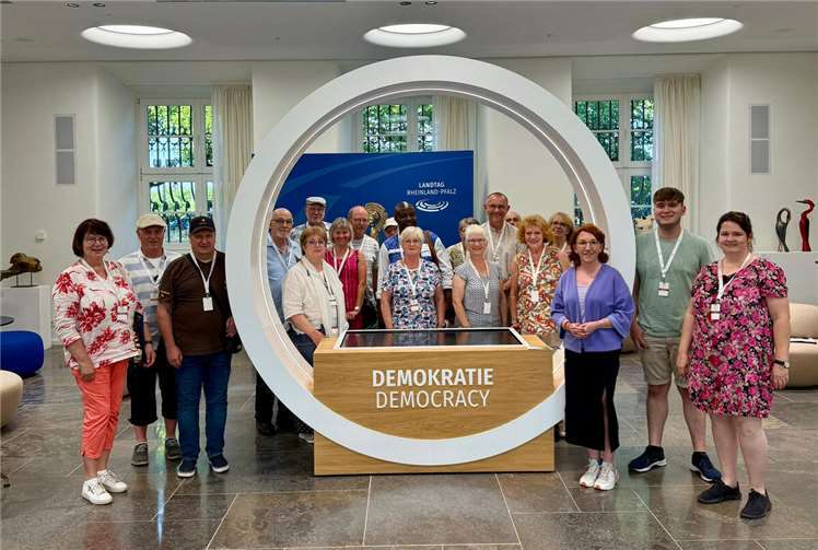 Susanne Müller, MdL, mit Bürgerinnen und Bürgern aus dem Kreis Ahrweiler. Foto: Besucherdienst Landtag