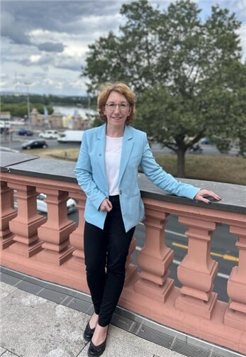 Susanne Müller am Landtag in Mainz. Foto: Lana Horstmann