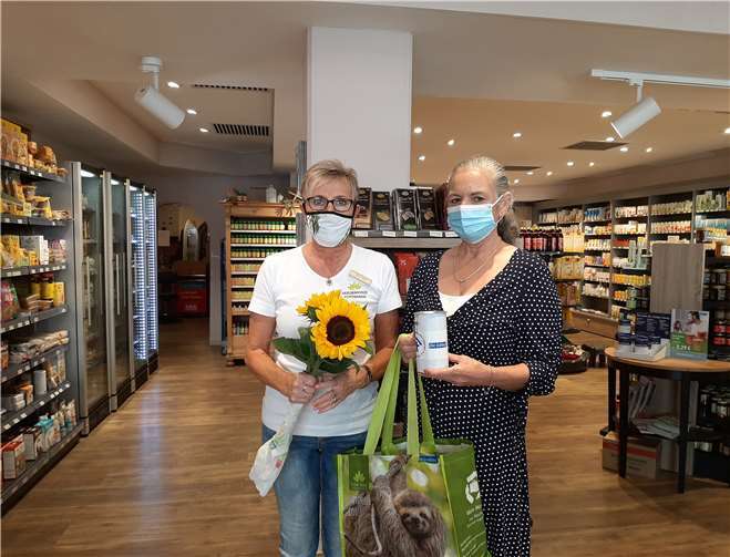 Susanne Petry übergab die Spende an Lucinda Spielmanns. Foto: privat