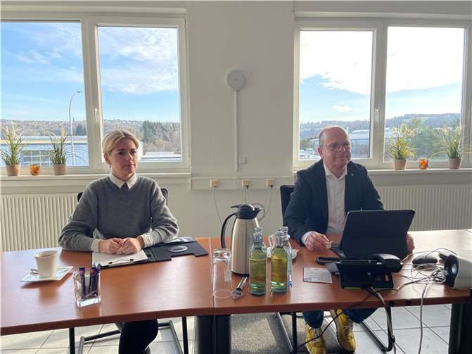 „Schönwetterpolitik funktioniert bei einer Flutkatastrophe nicht“ Susanne Tack und Hermann Krupp interessieren sich für den Wiederaufbau im Ahrtal.