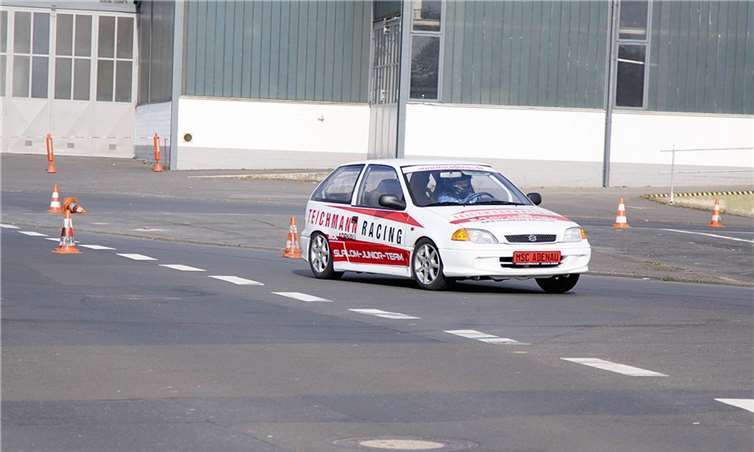 Suzuki Swift des MSC Adenau für den Jugend Automobilslalom.