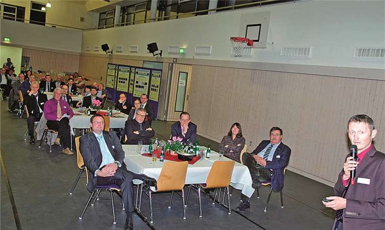 Sven Lachmann (r.) stellte zum Abschluss exemplarisch einige Projektbeispiele heraus.