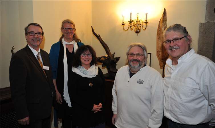 Sven Lefkowitz (Leiter der Senioren-Residenz Sankt Antonius); Autorin und Laudatorin Chris Paul, Künstlerin Petra Klutmann-Berger, die Musiker Gregor Klutmann und Johannes Antweiler. privat