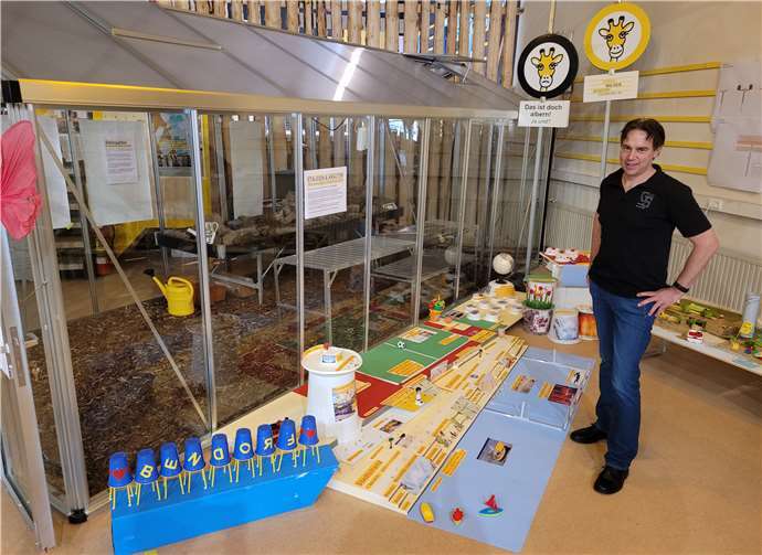 Sven Peters aus Sayn hat im Rahmen der Bendorfer Zukunftswerkstatt schon viele kreative Ideen eingebracht. Für den Rhein-Workshop baute er das Modell eines Stadtstrandes. Foto: Stadt Bendorf