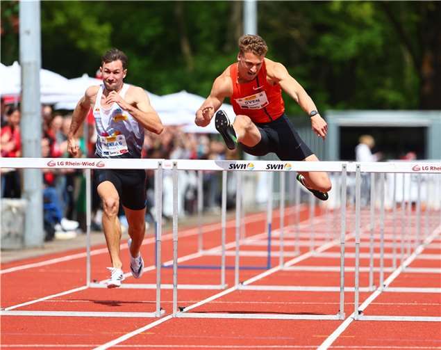 Sven Rosen (hier rechts im 110-Meter-Hürden-Sprint) gewann den Männer-Vierkampf in Neuwied.  Fotos: LG Rhein-Wied