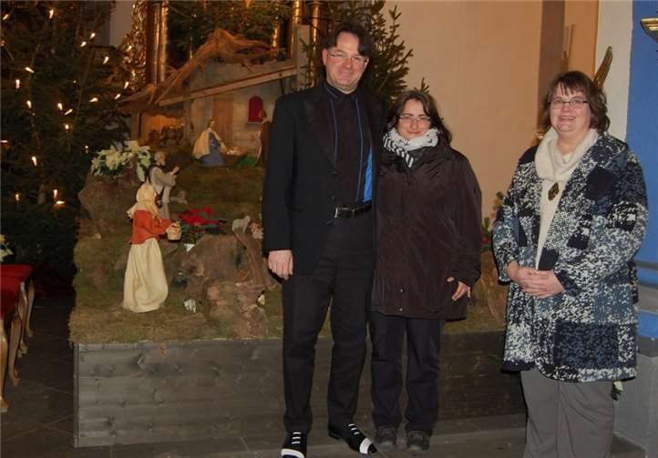 Sven Scheuren, der Orgel-Virtuose, Carmen Scheuren (Organisatorin der Abendmusiken) und Christ Fassian-Müller (Moderatorin des Konzertes). -FA-