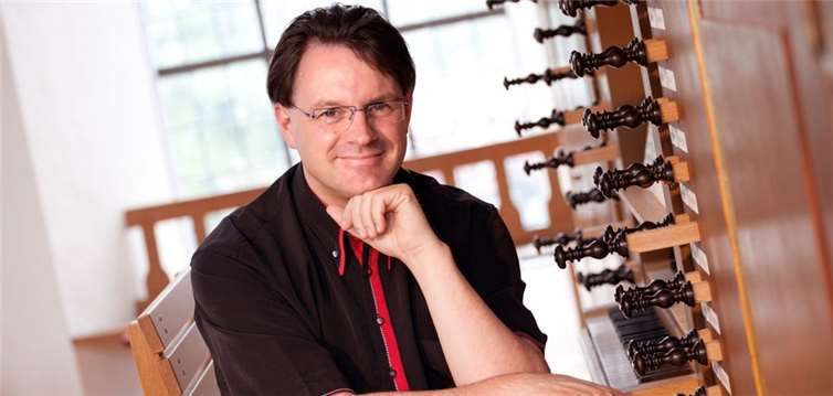 Sven Scheuren unterhält das Publikum mit Karnevalshymnen, die alle kennen. Foto: privat