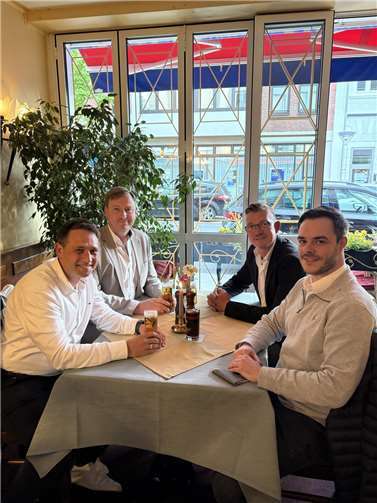 Sven Schnieber, Stefan Pohl, Marco Deckers und Leo Breutigam vereinbaren einen fairen Wahlkampf. Foto: privat