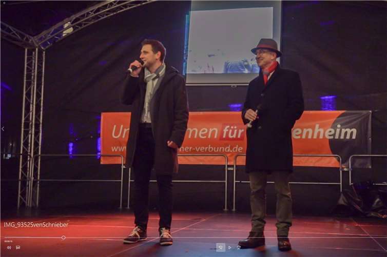 Sven Schnieber (l.) und Bürgerneister Bert Spilles begrüßten die Gäste.