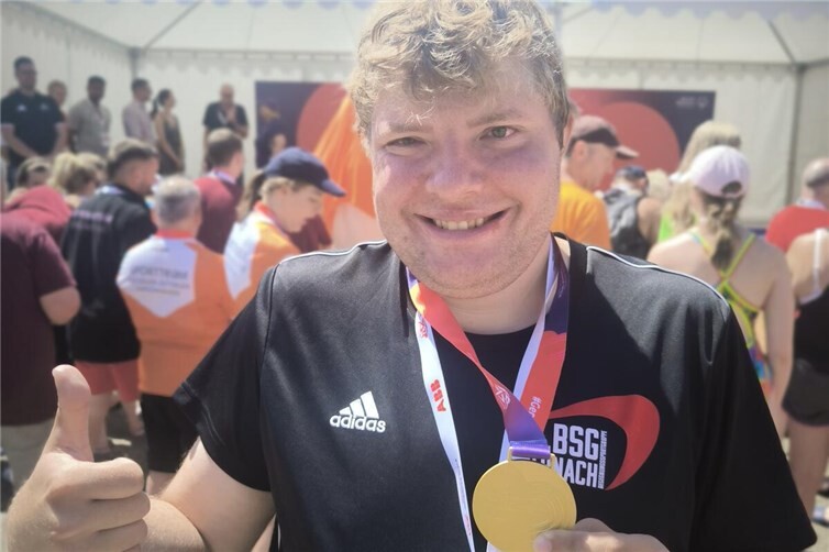 Sven Temmen mit Gold im Schwimmen