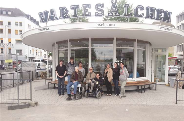 Svenja Lipinski, Joshua Lang, Rolf Keller, Anne Kappaun, Manfred Dillenberger, Christian Bayerlein, Nicole Herzer, Christina Schneider, Alicja Nickel (v.l.) bei der ersten Begutachtung.privat