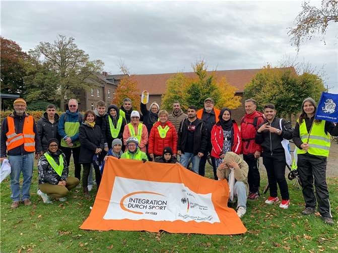 Swisttaler und Wachtberger Gruppen starteten erneut mit dem Fahrrad zu einer Sternfahrt auf der Apfelroute zum Campus Klein-Altendorf.Foto: privat