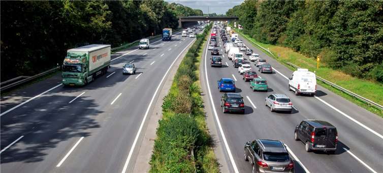 Viel Geduld am langen Wochenende nötig Symbolbild. Copyright: Shutterstock/Alex Tihonovs