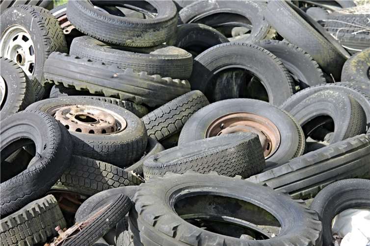Mayen: Altreifen auf Mitfahrerparkplatz abgeladen Symbolbild. Foto: Pixabay