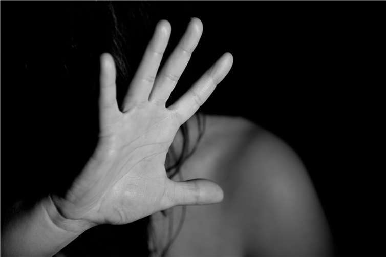 Neuwied: Junge Frau von betrunkenen Männern sexuell belästigt und attackiert Symbolbild. Foto: Pixabay