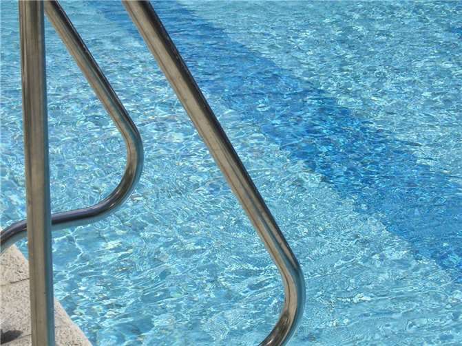 Polizeieinsatz in Therme: Vom Schwimmbad aufs Revier Symbolbild. Foto: Pixabay