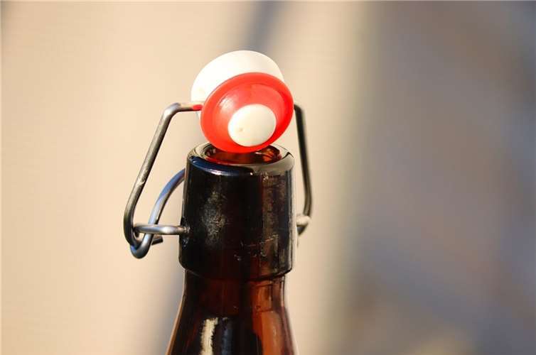 Winzerfest in Erpel: Mann bekommt Bierfläsche übergeschlagen Symbolbild. Foto: Pixabay
