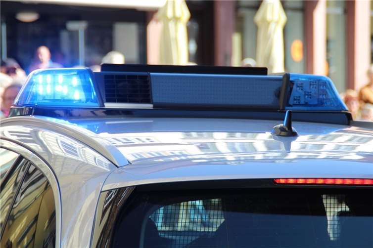 Müllsünder entsorgt illegal haufenweise Asbestplatten Symbolbild. Foto: Pixabay