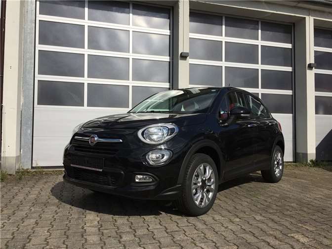 Verkehrsunfallflucht - Fahrzeugteile von Fiat 500 X aufgefunden Symbolbild. Foto: Pixabay