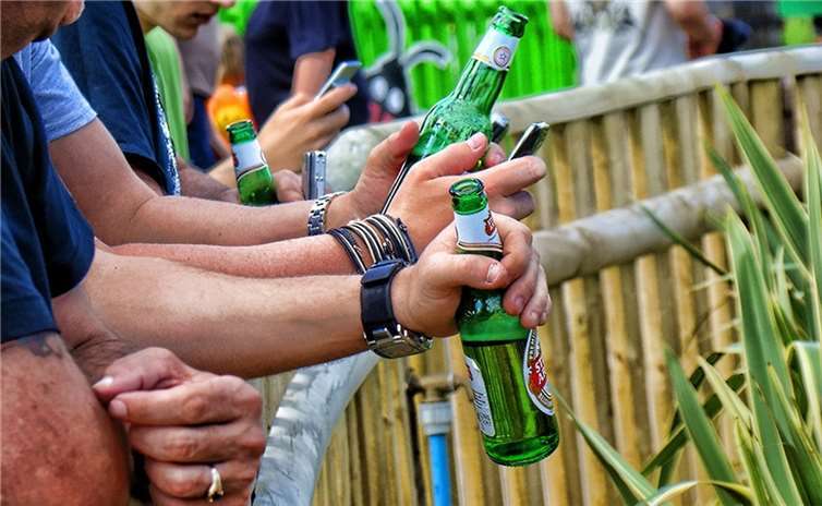 Koblenz: Testkäufer decken zahlreiche Verstöße gegen den Jugendschutz auf Symbolbild. Foto: Pixabay