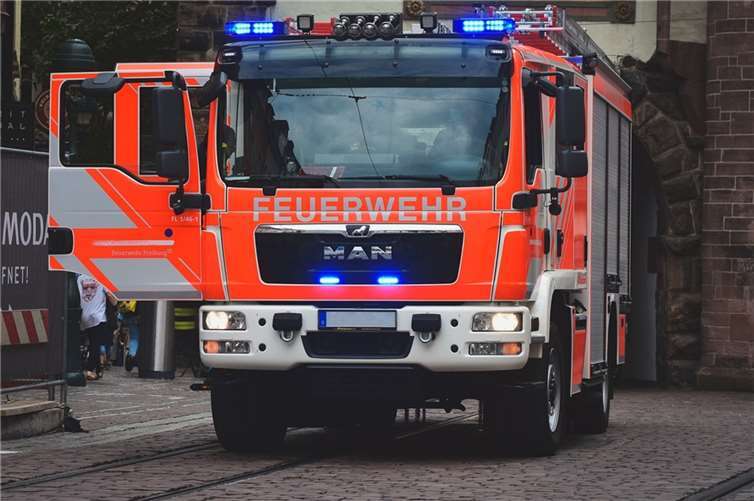 Brennender Gelenkbus auf der BAB 565, Bonn-Brüser Berg Symbolbild. Foto: Pixabay