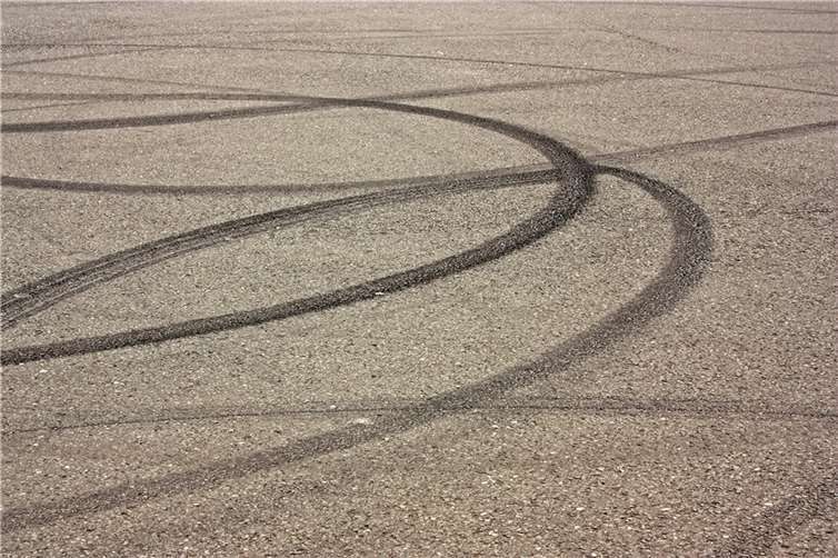 Neuwied: Gebrochene Hinterachse nach misslungenem Drift-Manöver Symbolbild. Foto: Pixabay.com