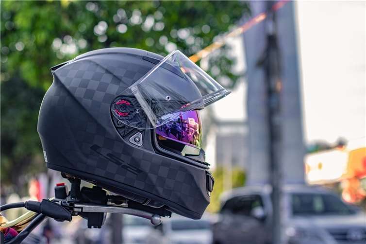 Motorradfahrer flieht nach Verkehrsunfall Symbolbild. Foto: Pixabay.com